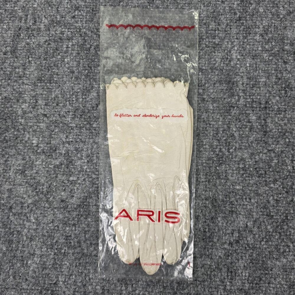 Vintage Aris Gloves Womens 7.5 Off White Leather Unlined Scalloped Wrist 60s